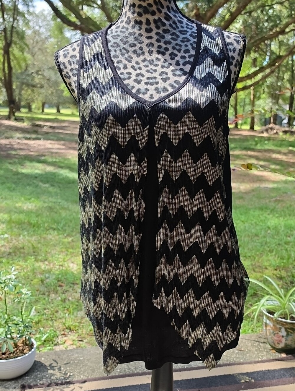 A. Byer Black and Champagne Gold Chevron V-Neck Tank Top